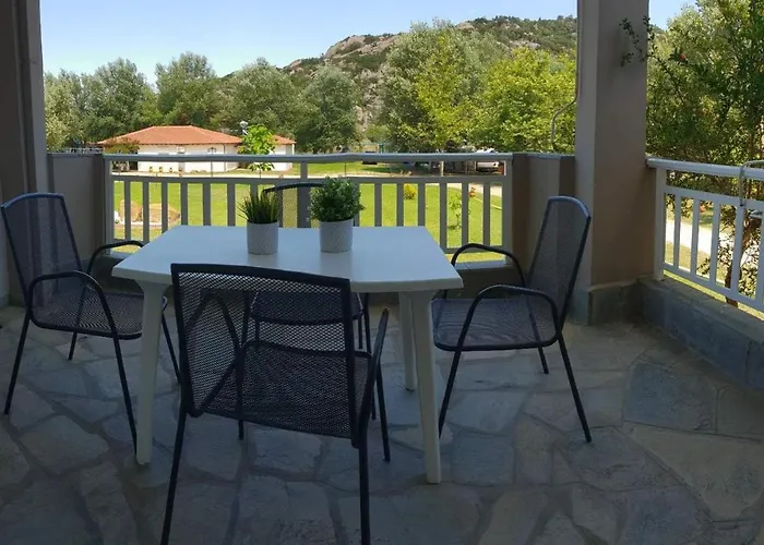 Camping Linaraki Apartments & Bungalows